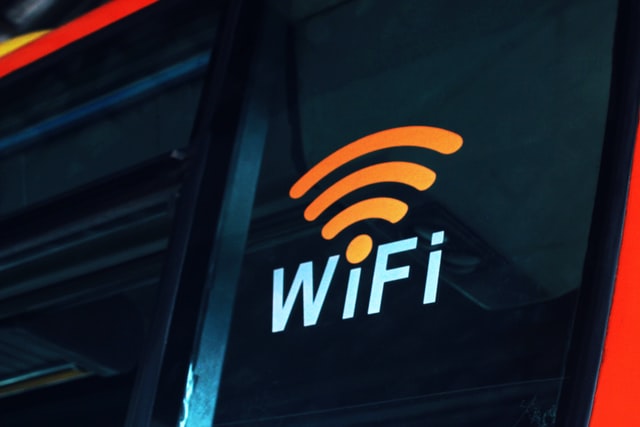 Wifi Symbol in Yellow with black background